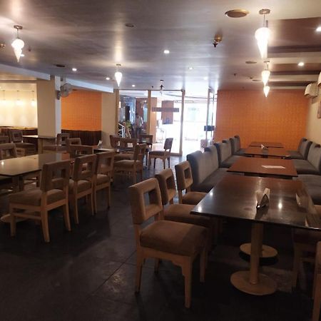 Blossom Rooms Hotel Vashishtha - Free Lunch Or Dinner- Free Breakfast Хайдарабад Экстерьер фото