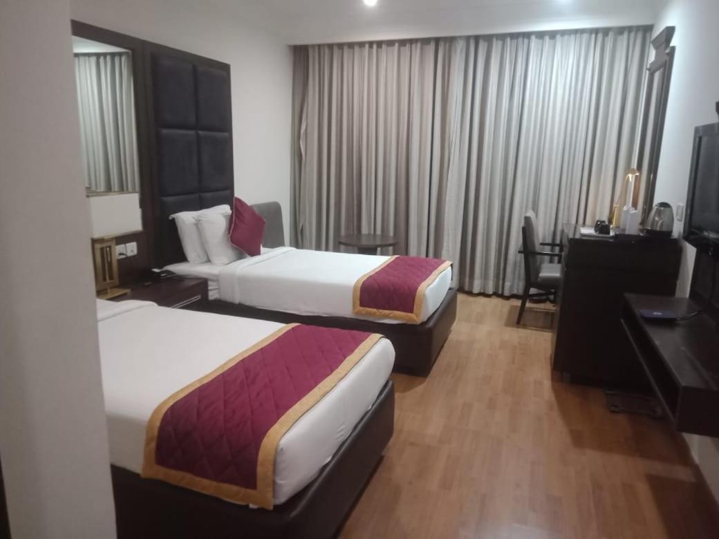 Blossom Rooms Hotel Vashishtha - Free Lunch Or Dinner- Free Breakfast Хайдарабад Экстерьер фото
