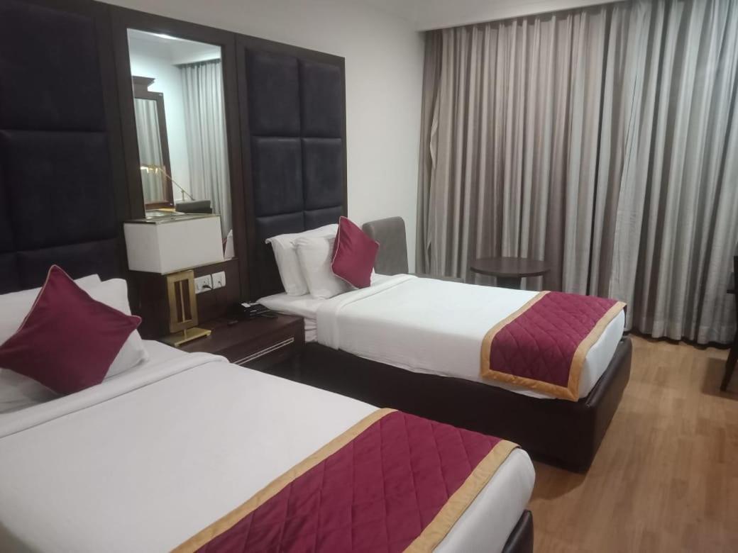 Blossom Rooms Hotel Vashishtha - Free Lunch Or Dinner- Free Breakfast Хайдарабад Экстерьер фото