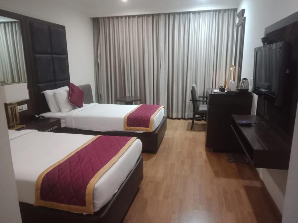 Blossom Rooms Hotel Vashishtha - Free Lunch Or Dinner- Free Breakfast Хайдарабад Экстерьер фото