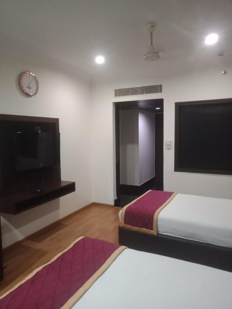 Blossom Rooms Hotel Vashishtha - Free Lunch Or Dinner- Free Breakfast Хайдарабад Экстерьер фото
