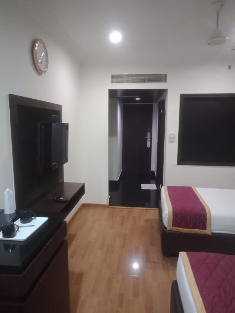 Blossom Rooms Hotel Vashishtha - Free Lunch Or Dinner- Free Breakfast Хайдарабад Экстерьер фото