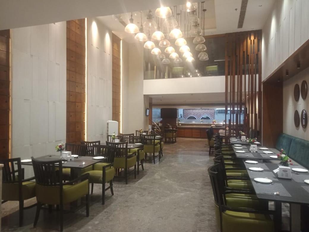 Blossom Rooms Hotel Vashishtha - Free Lunch Or Dinner- Free Breakfast Хайдарабад Экстерьер фото