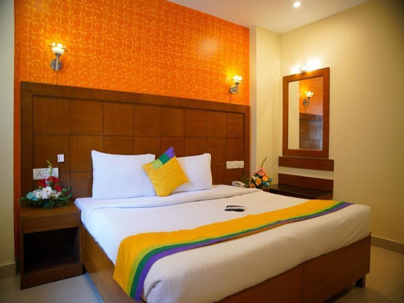 Blossom Rooms Hotel Vashishtha - Free Lunch Or Dinner- Free Breakfast Хайдарабад Экстерьер фото