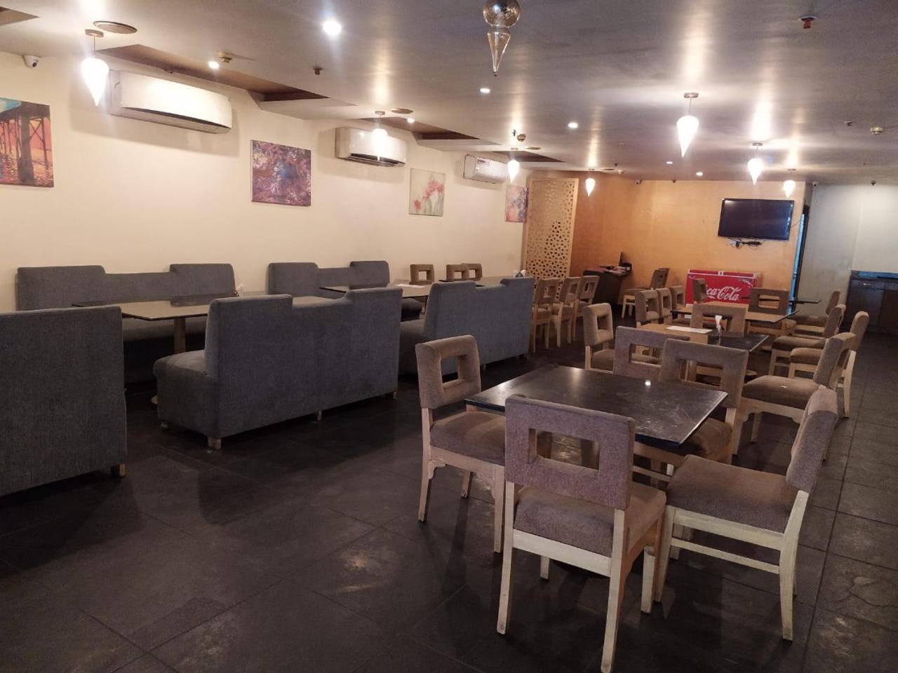 Blossom Rooms Hotel Vashishtha - Free Lunch Or Dinner- Free Breakfast Хайдарабад Экстерьер фото