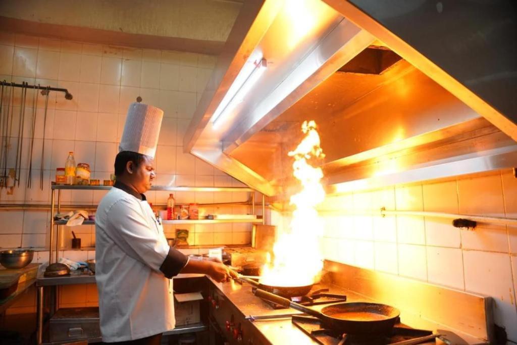 Blossom Rooms Hotel Vashishtha - Free Lunch Or Dinner- Free Breakfast Хайдарабад Экстерьер фото