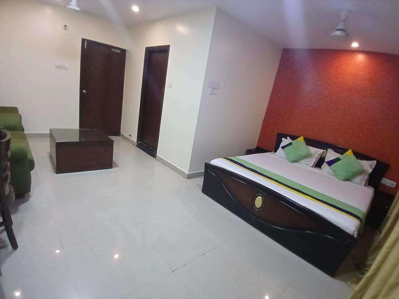 Blossom Rooms Hotel Vashishtha - Free Lunch Or Dinner- Free Breakfast Хайдарабад Экстерьер фото